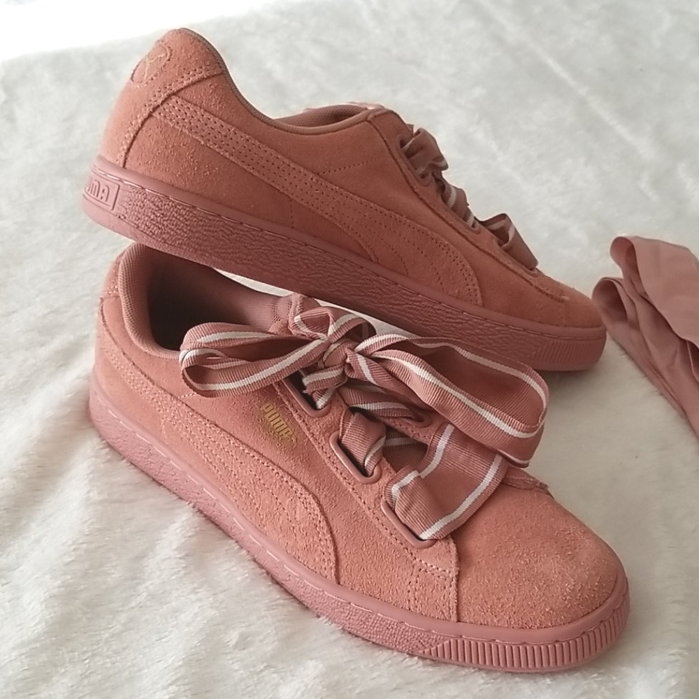 Puma sneakers size 10 - NWOT- w/ extra laces